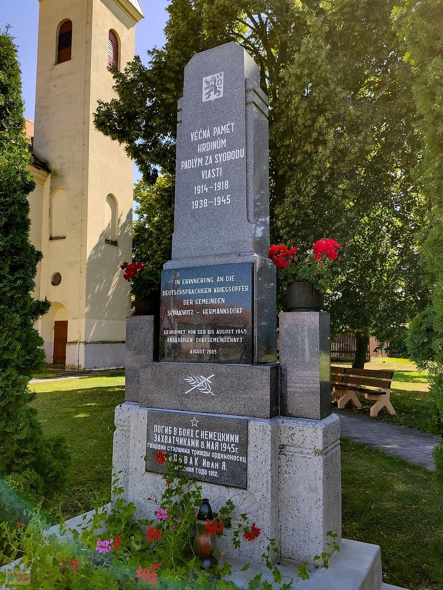 Čejkovice - memoriał przy kościele