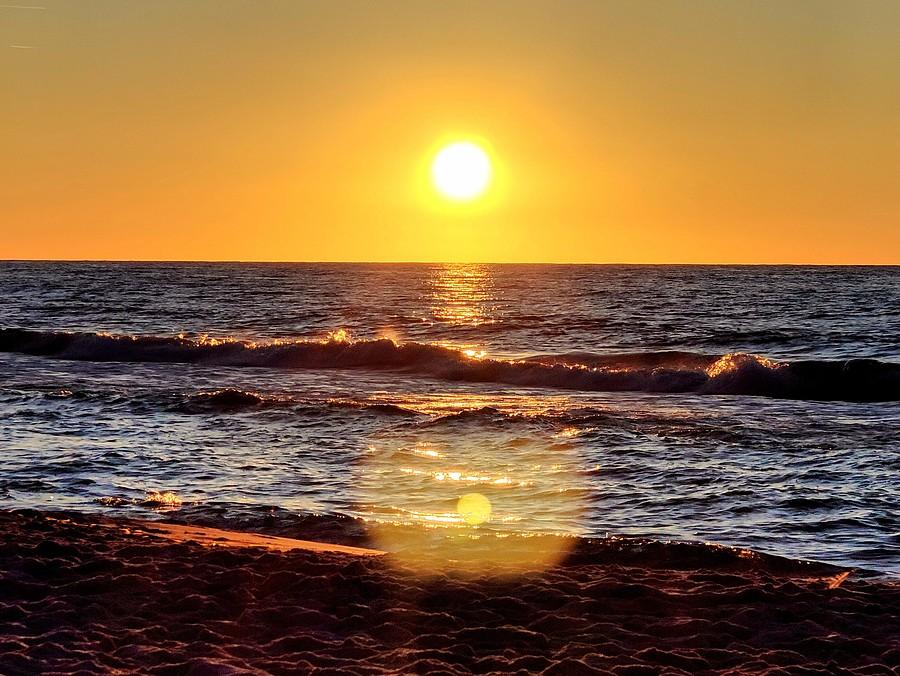 Zachód słońca na plaży zachodniej w Kołobrzegu