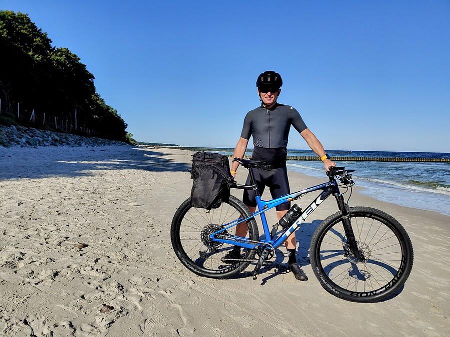 Na plaży pomiędzy Kołobrzegiem a Sianorzędami.
