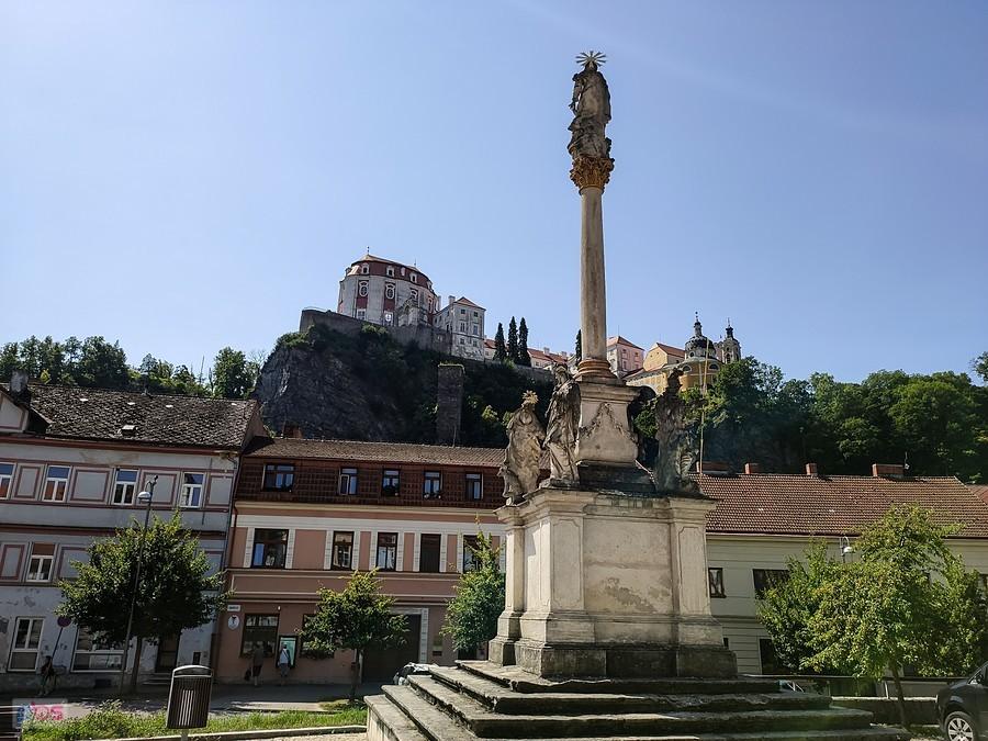Vranov nad Dyjí - kolumna maryjna na rynku