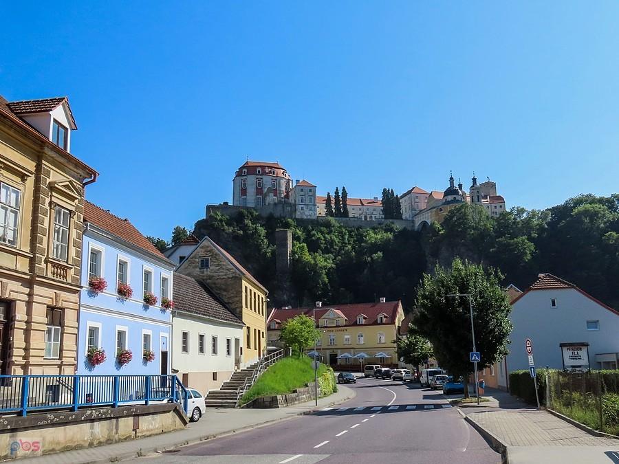 Vranov nad Dyjí - zamek dominuje nad miasteczkiem