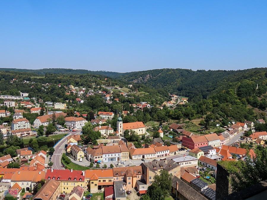 Vranov nad Dyjí - widok na miasteczko z tarasu zamku