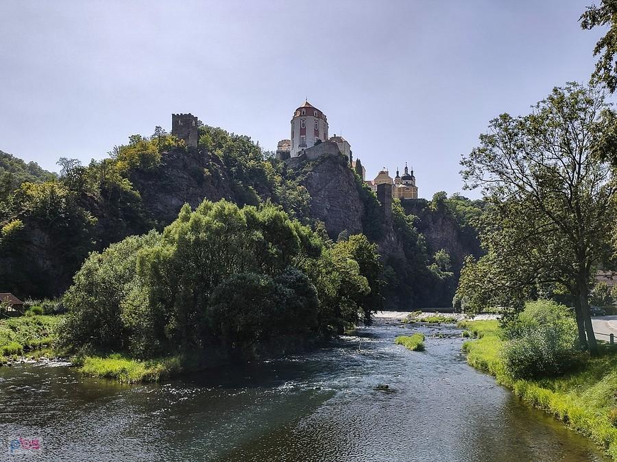Zamek Vranov - widok z mostu na Dyji