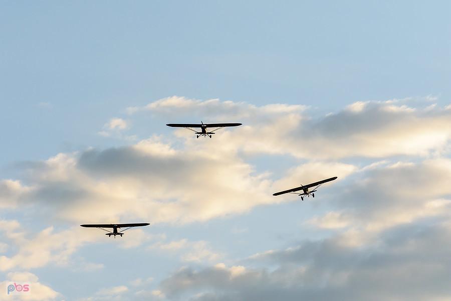 Piper J-3C-65 Cub #SP-SAFY (zabytek), Cub Crafters Carbon Cub CCX-1865 #N916RX (nowa konstrukcja), Piper L-4J Cub #SP-SMLP (rok prod. 1944)