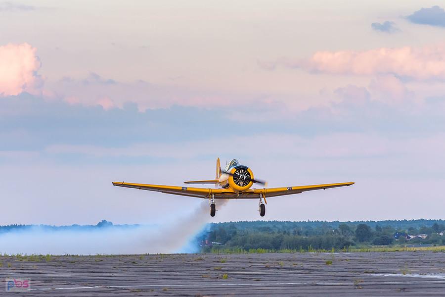 North American T-6 "Harvard" Mk.4M #KF584 (SP-YIX) samolot szkoleniowo-treningowy z 1953 roku - AirShow Rudniki 2025
