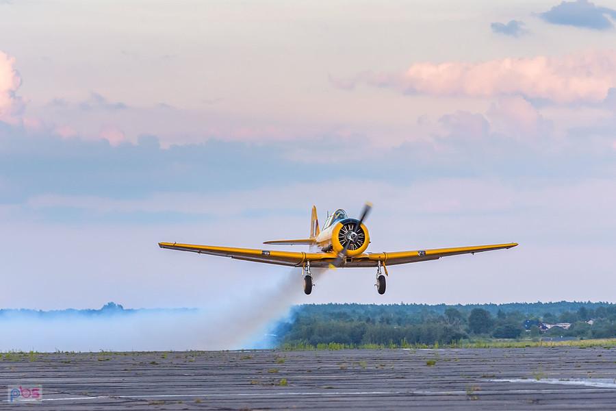 North American T-6 "Harvard" Mk.4M #KF584 (SP-YIX) samolot szkoleniowo-treningowy z 1953 roku - AirShow Rudniki 2025