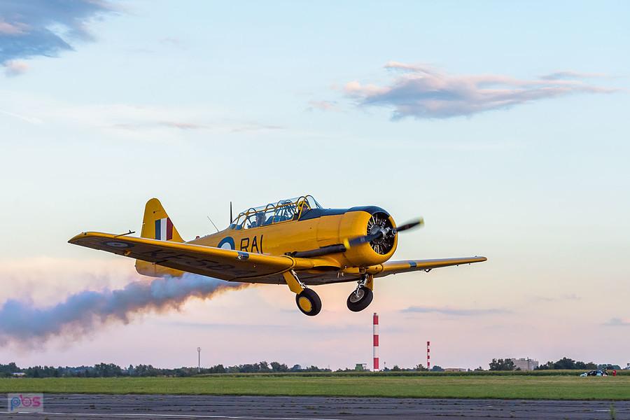 North American T-6 "Harvard" Mk.4M #KF584 (SP-YIX) samolot szkoleniowo-treningowy z 1953 roku - AirShow Rudniki 2025