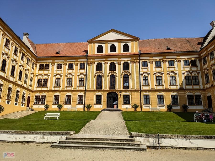 Zamek Jaroměřice - fasada ogrodowo - parkowa