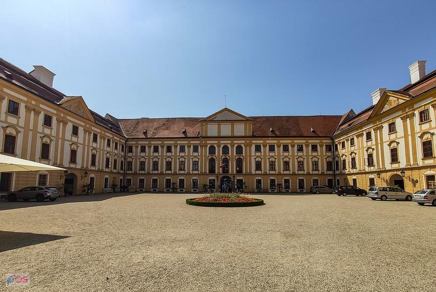 Dziedziniec zamku Jaroměřice
