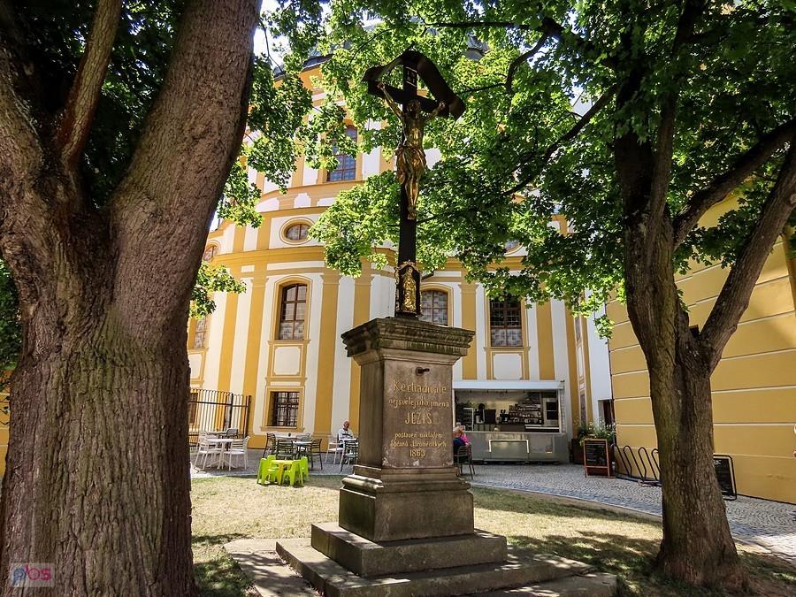 Jaroměřice nad Rokytnou - krzyż przy kościele św. Małgorzaty