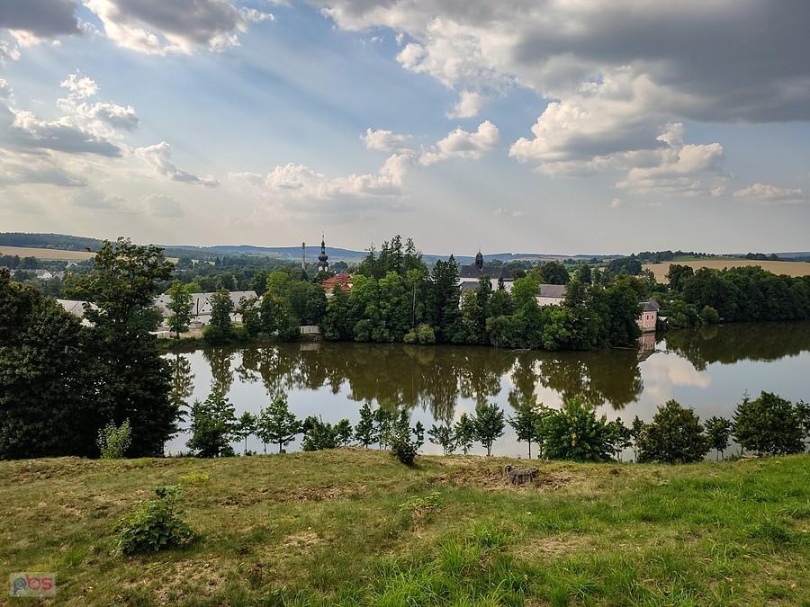Widok na zamek i Bazylikę Wniebowzięcia Najświętszej Marii Panny i św. Mikołaja
