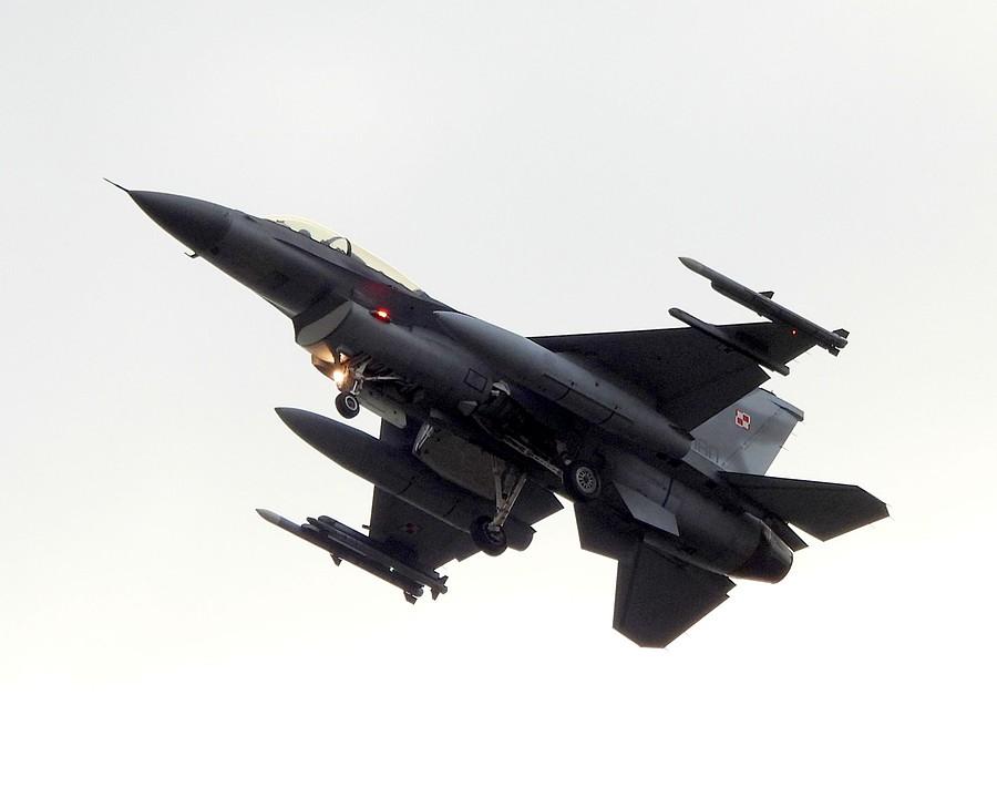 F16 nad Poznaniem
