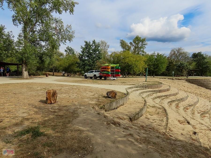 Przygotowanie do spływu na Plaży Romantycznej