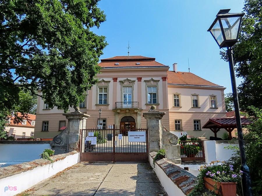 Zamek Hostim - obecnie dom opieki dla seniorów