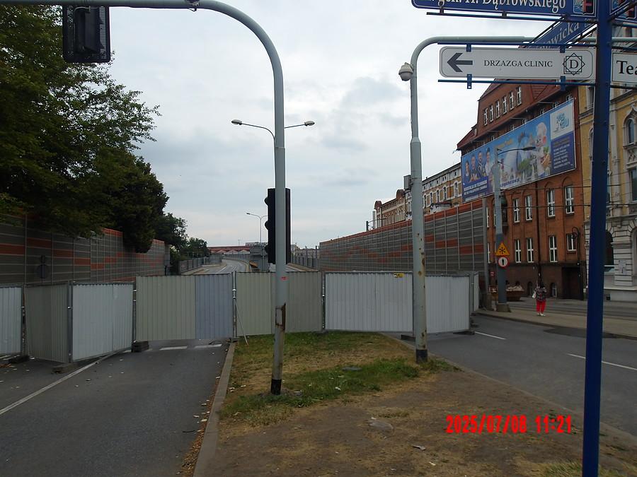 estakada przegrodzona parkanem