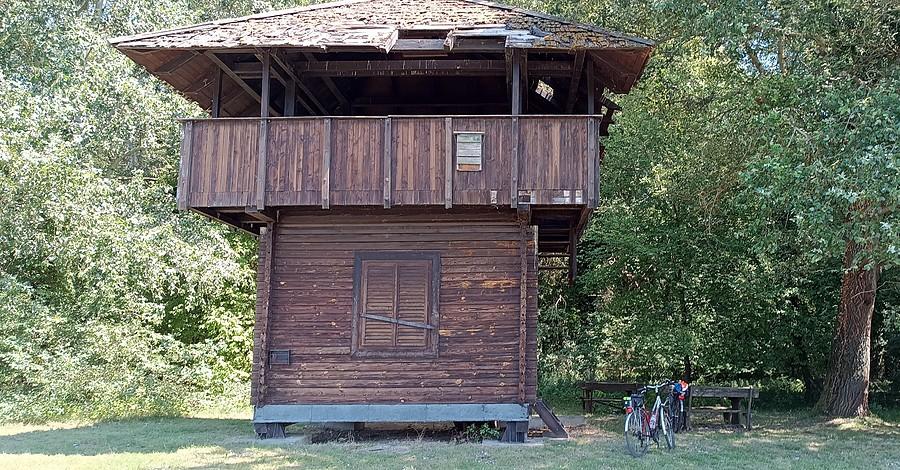 Wieża obserwacyjna na jednej z wysepek na Małym Balatonie