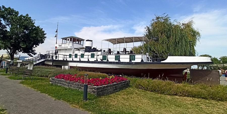 Pierwszy parowiec śrubowy na Balatonie. Obecnie muzeum