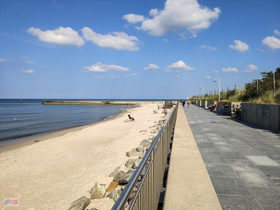 Rowy - na promenadzie ruch niewielki