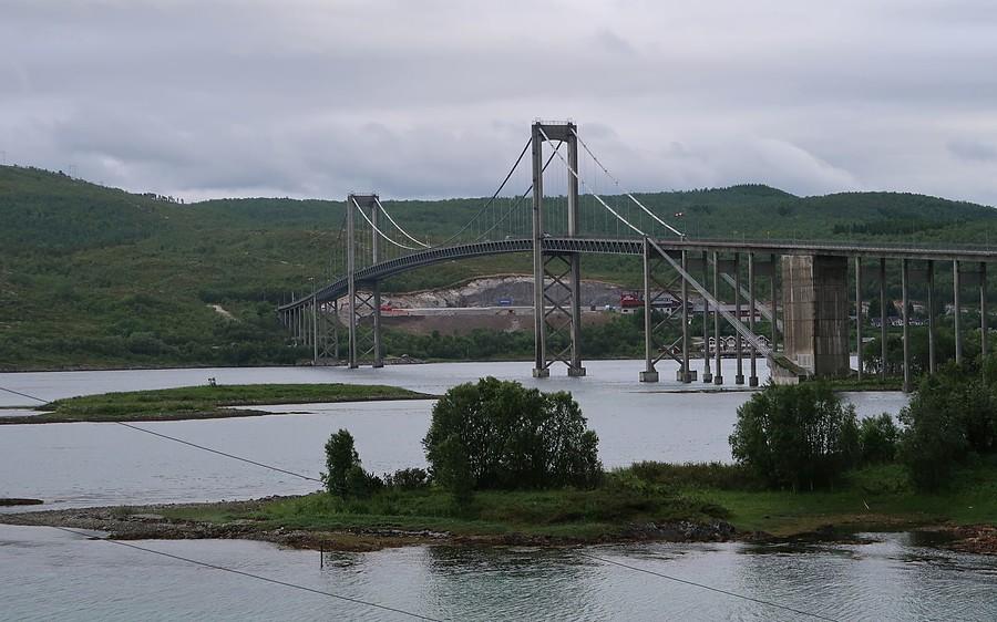 Widok ogólny na wspomniany most - Tjeldsundbrua