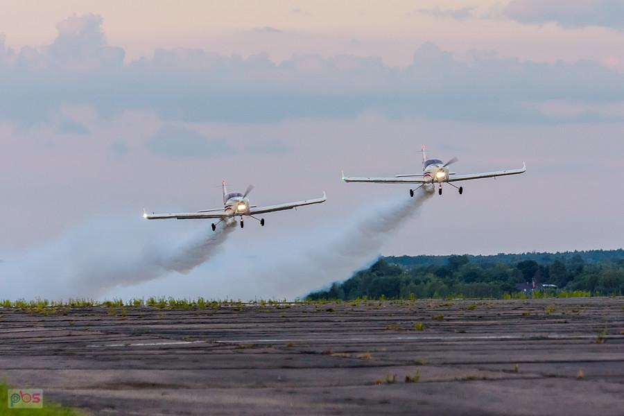 Aero AT-3 R100 - #SP-TPE Hubert Massalski #SP-TPF - Radek Izdebski - grupa akrobacyjna Dwójka z AW - AirShow Rudniki 2025