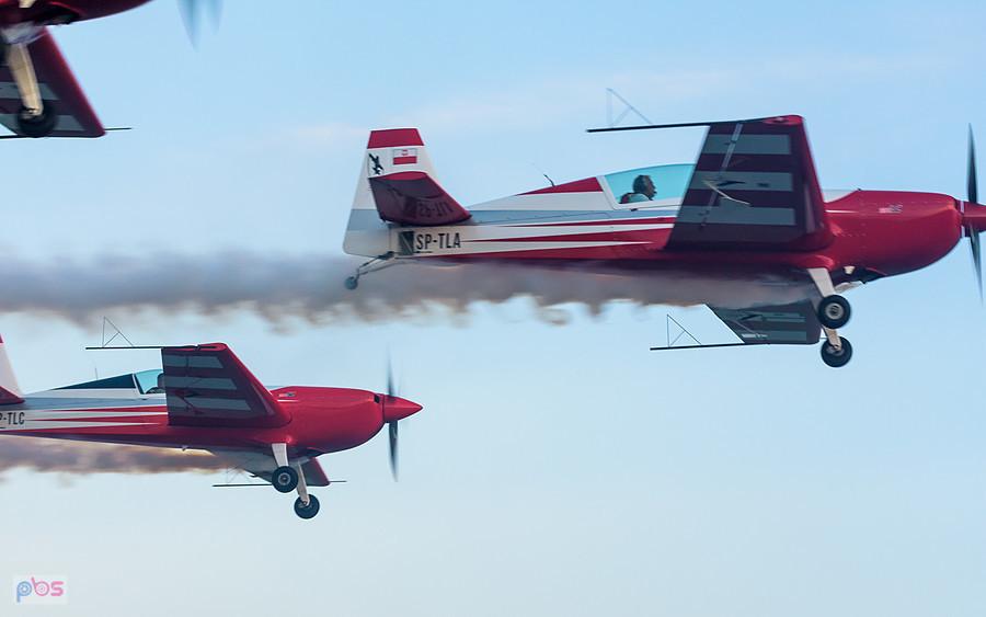 Samoloty Extra 330 LC - grupa akrobacyjna Fire Birds - AirShow Rudniki 2025