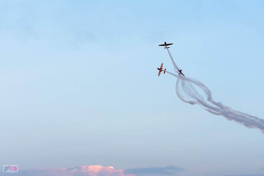 Samoloty Extra 330 LC - grupa akrobacyjna Fire Birds - AirShow Rudniki 2025Samoloty Extra 330 LC - grupa akrobacyjna Fire Birds - AirShow Rudniki 2025