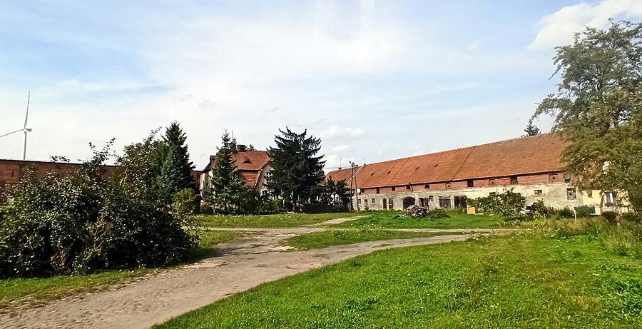Zabudowania folwarczne w Glinicy