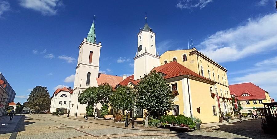 Ratusz i kościół św. Barbary