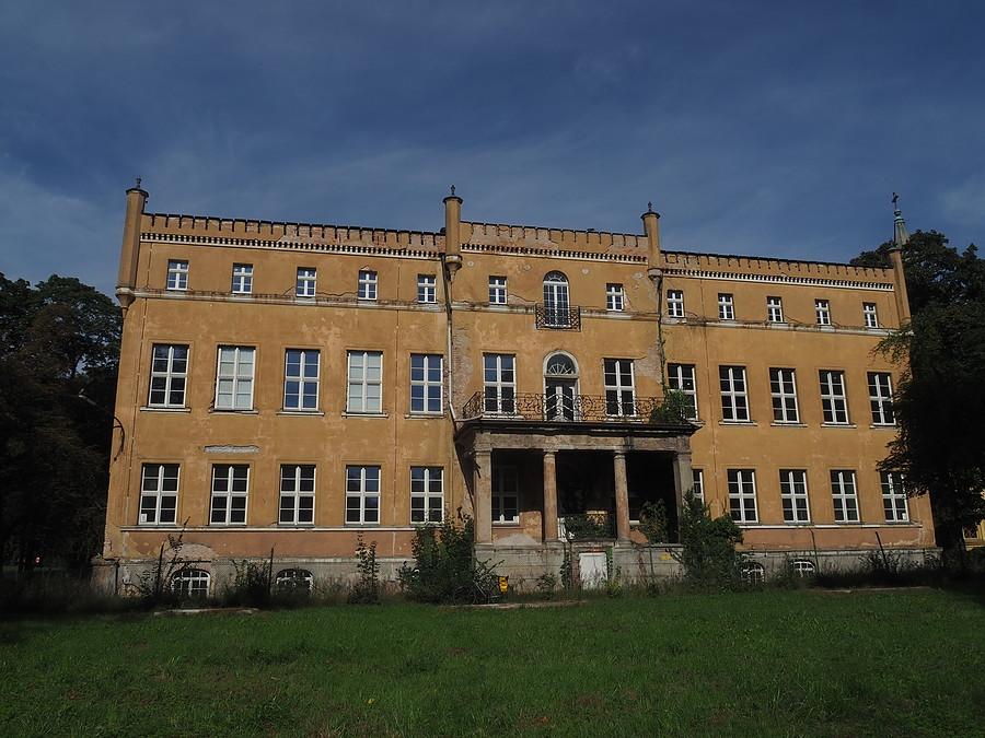 Pałac w Dąbroszynie