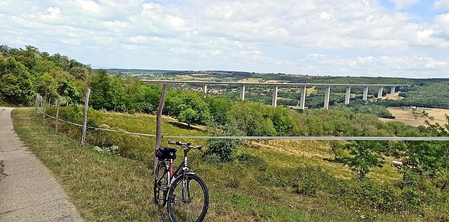 Wiadukt nad doliną