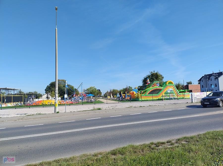 Rodzinny Park Rozrywki coś pusty. Może zbyt wczesna pora