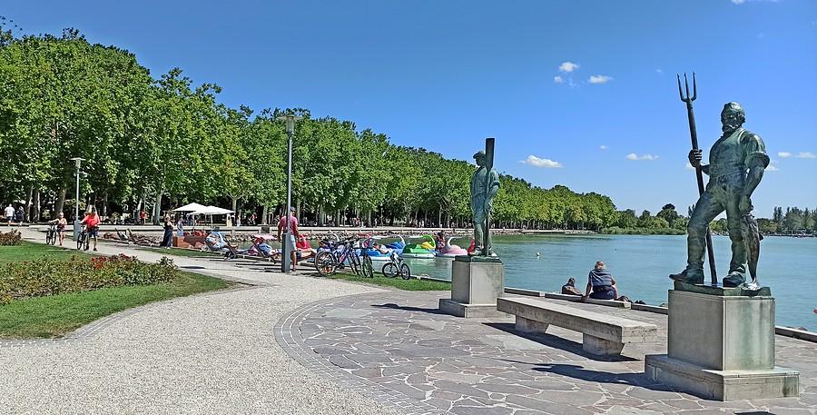 Halász és révész. Pomnik rybaka i przewoźnika w Balatonfured