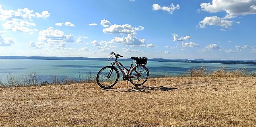 Balaton. Klifowy brzeg w rejonie Balatonvilagos