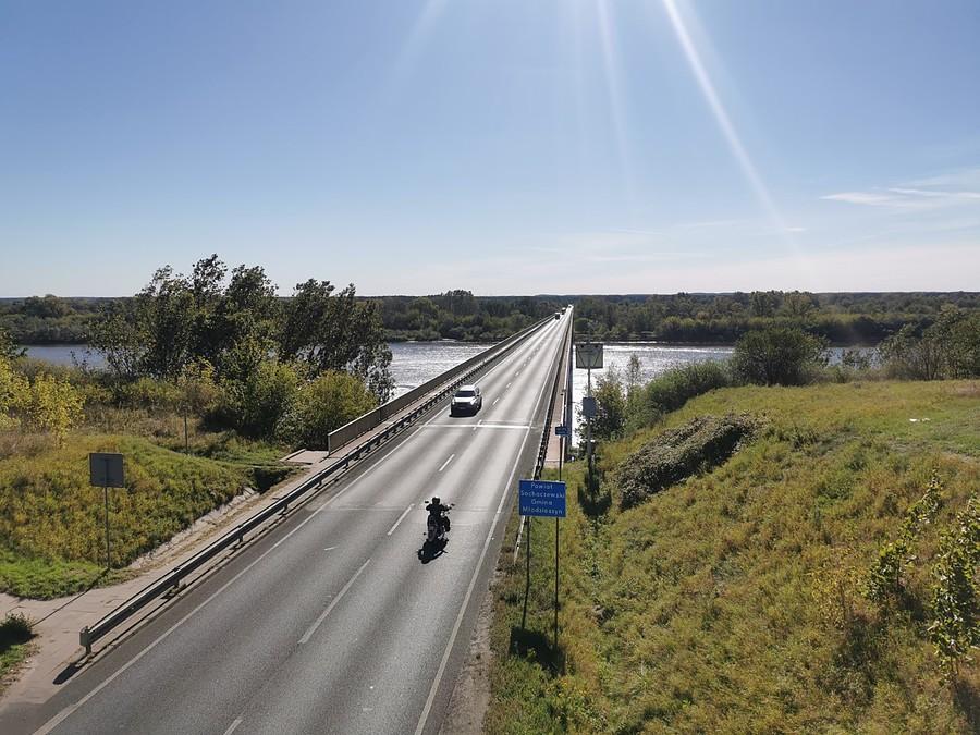 Widok z kładki rowerowo - pieszej