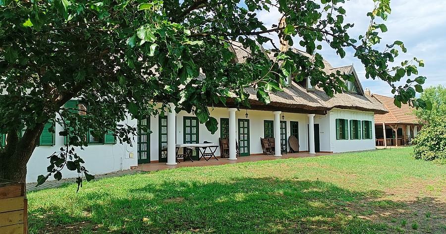 Odrestaurowany zabytkowy dom w Tiszadob na Węgrzech