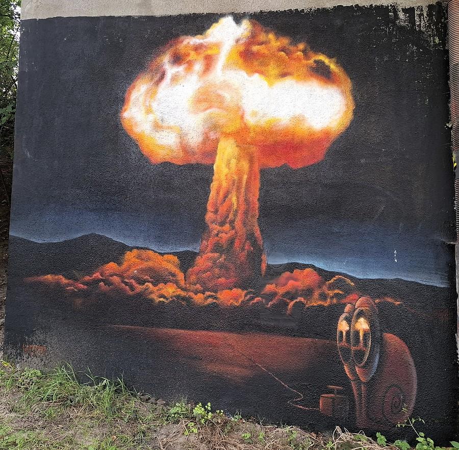 Mural ze ślimakowymi terrorystami