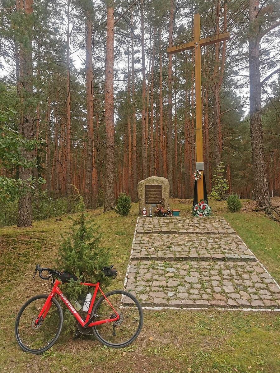 Krzyż odzyskania niepodległości i bohaterom wojny z bolszewikami