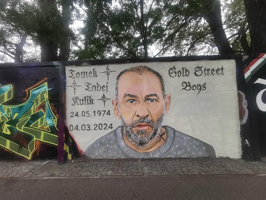 Galeria na murze Służewca