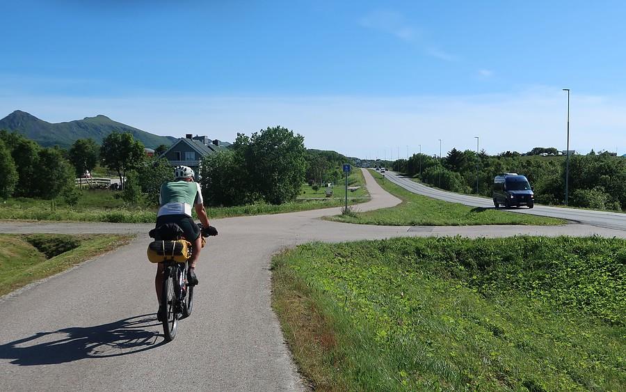 Takie ścieżki rowerowe na Lofotach są głównie w pobliżu miast