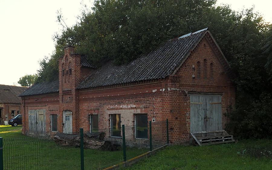 Popowo - stary budynek gospodarczy
