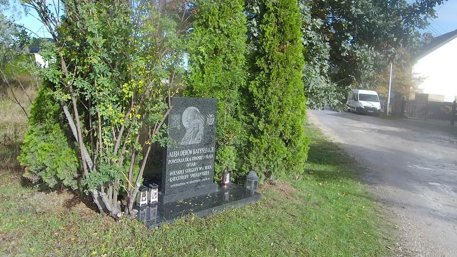 Aleja Dębów Katyńskich w Babicach
