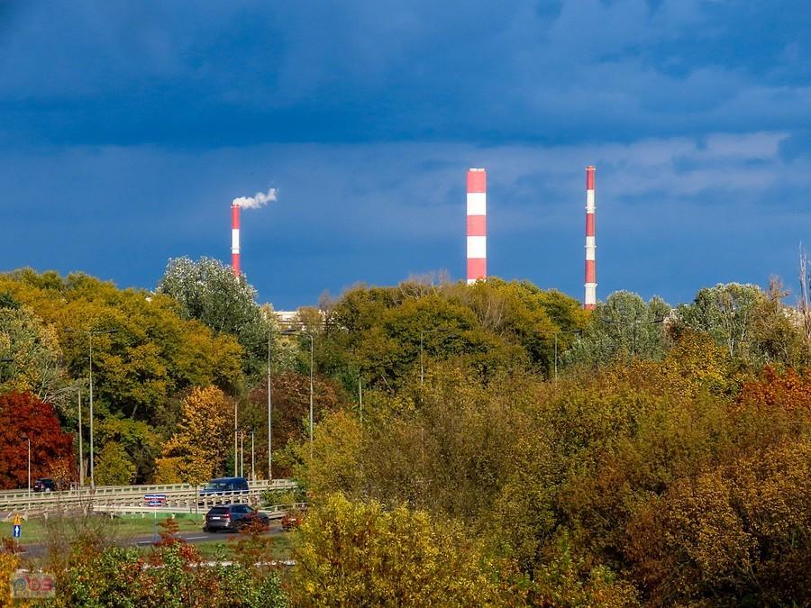 Kominy EC Siekierki dymią leniwie