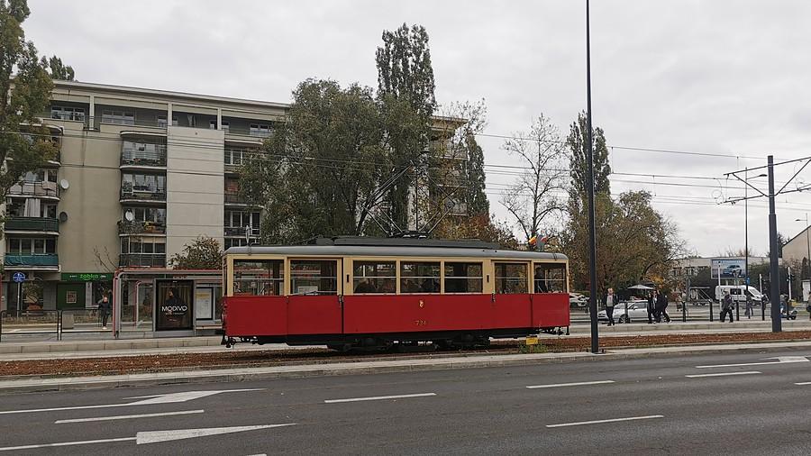 Tramwaj do WilanowaKościół w pawi;onie
