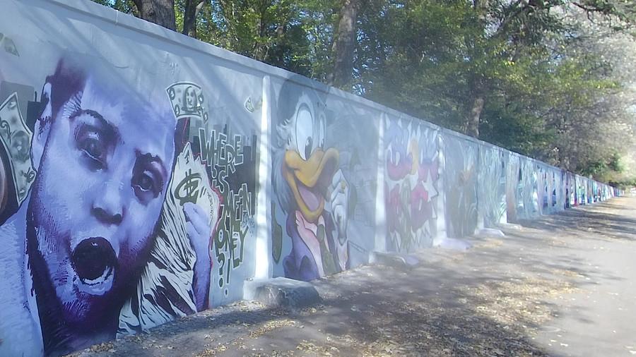 Mur Wyścigów Konnych - galeria pod niebem