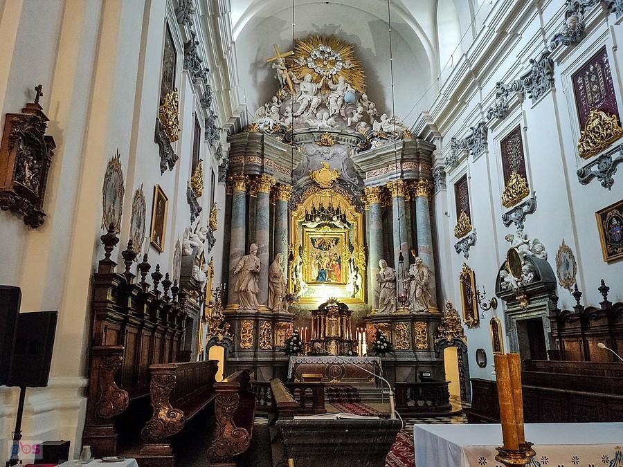 Główny ołtarz z obrazem Matki Bożej Starowiejskiej
