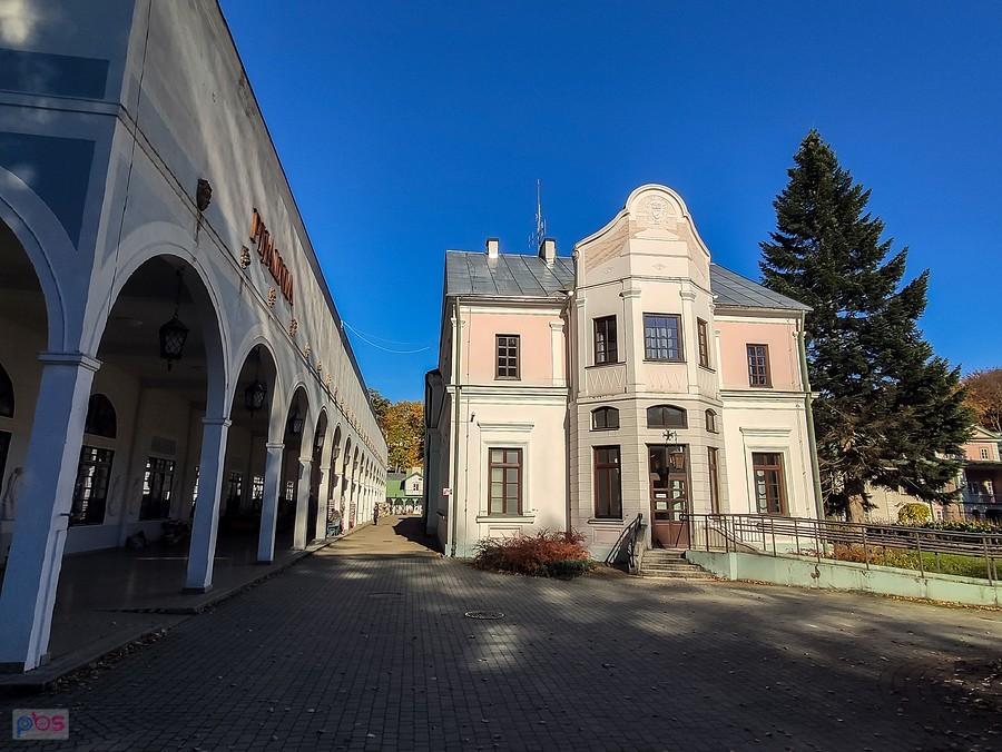 Łazienki iwonickie - widok od strony płd.