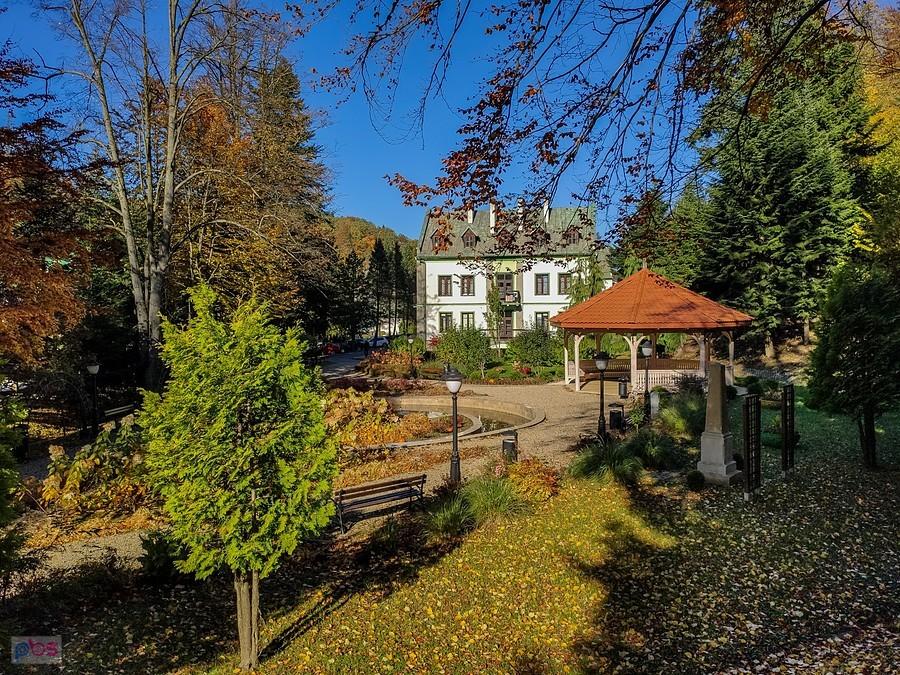 Zakątek parkowy przy sanatorium Pod Jodłą