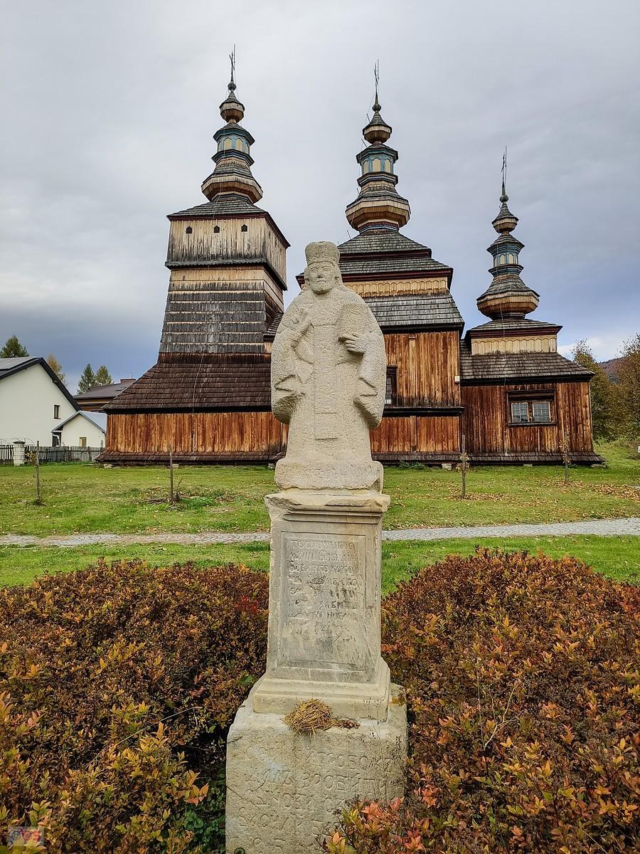 Św. Mikołaj przed cerkwią w Krempnej