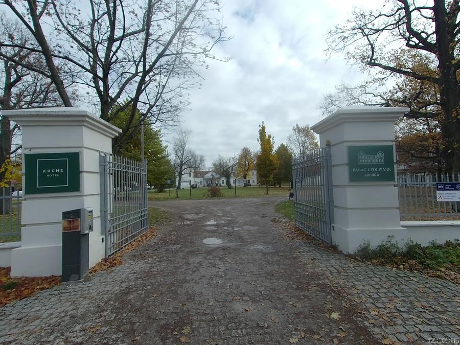 Pałac i folwark Łochów
