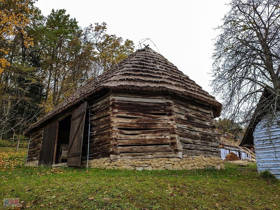 Bardejovské Kúpele - skansen, stodoła z Tarbaja